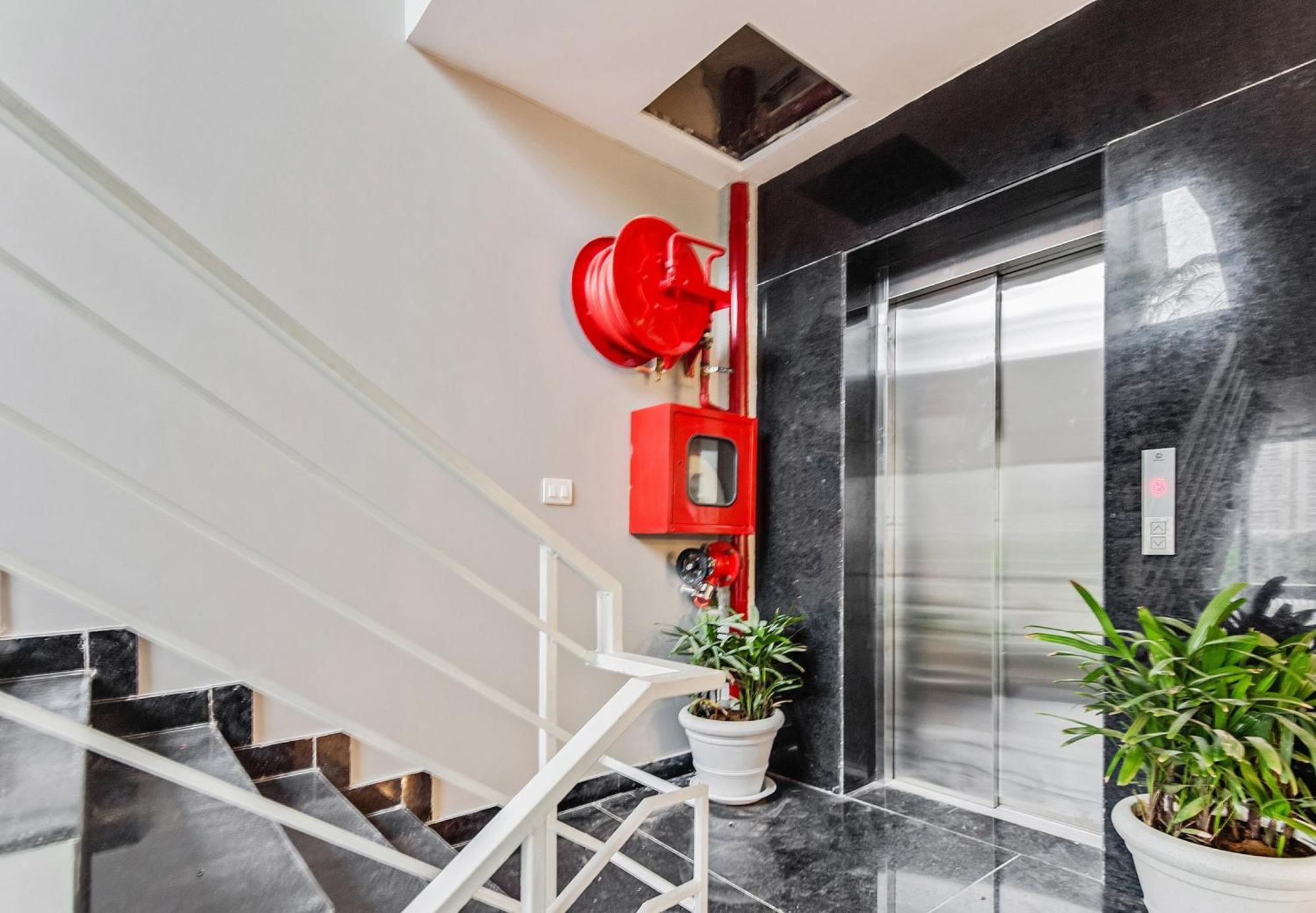 Townhouse Sector 49 Near Logix City Centre Noida Eksteriør bilde