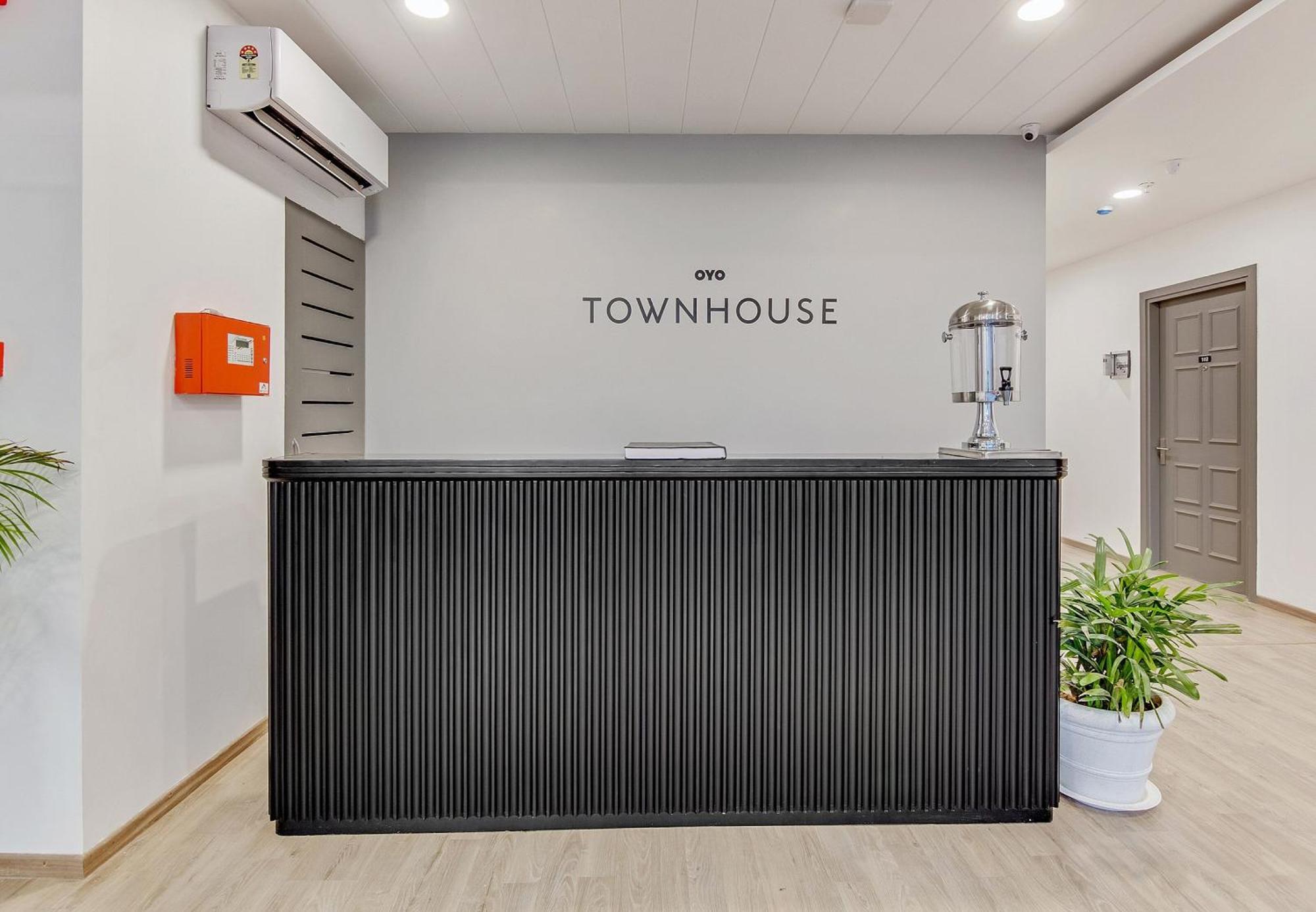 Townhouse Sector 49 Near Logix City Centre Noida Eksteriør bilde