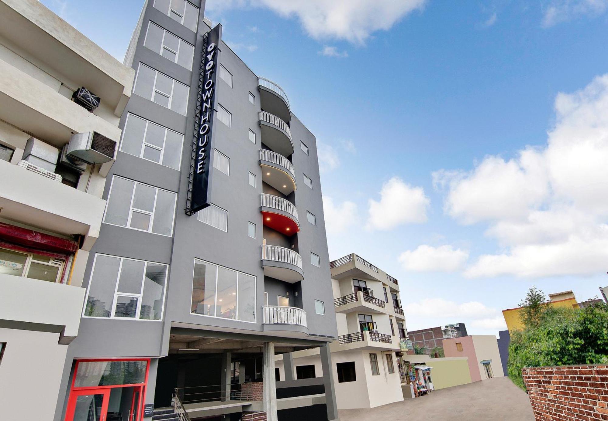 Townhouse Sector 49 Near Logix City Centre Noida Eksteriør bilde