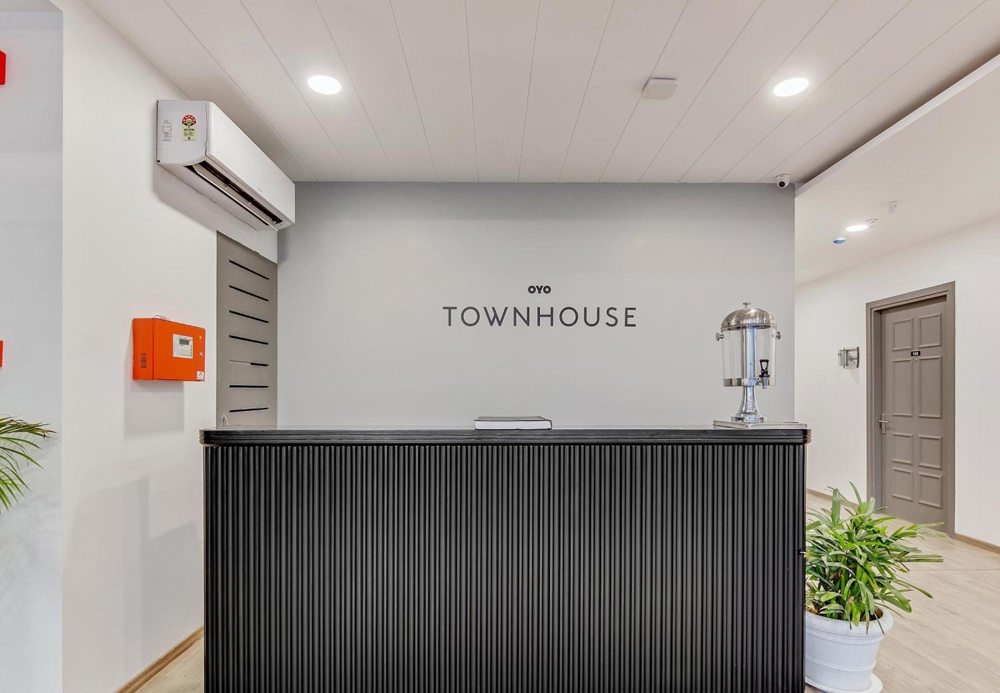 Townhouse Sector 49 Near Logix City Centre Noida Eksteriør bilde
